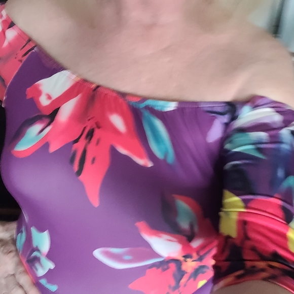 Hawaiian  Romper purple  w/ bright flowers (L) - Picture 5 of 6